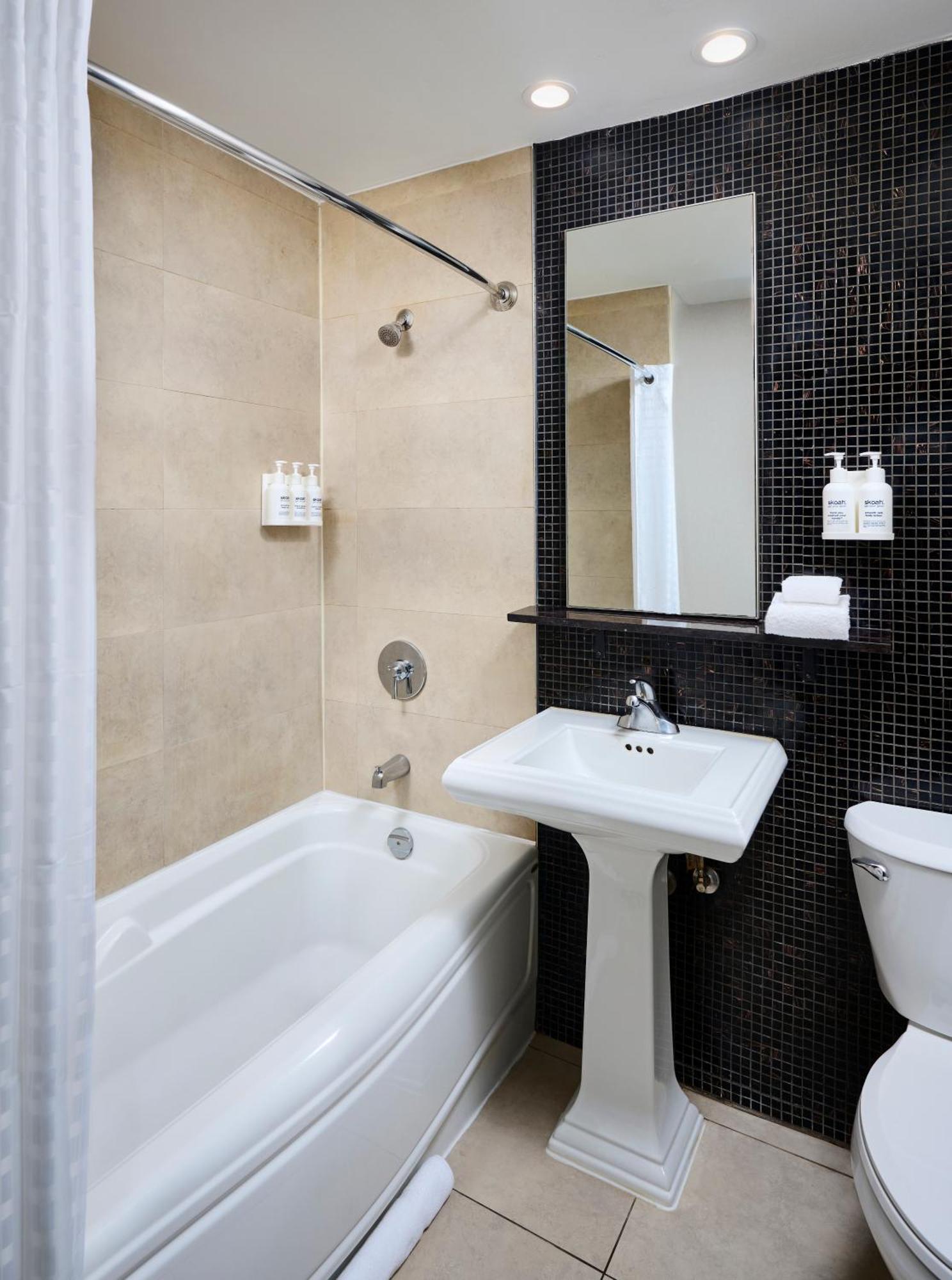Hotel Victoria Toronto Bagian luar foto